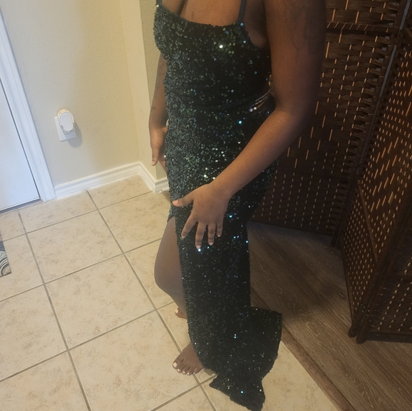 Green Sequence (video)never worn new evening dress. - Picture 7 of 10